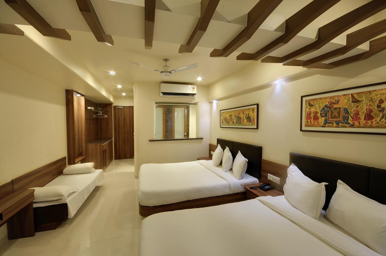 Shreeji Vatika Hotel Surat Exterior photo