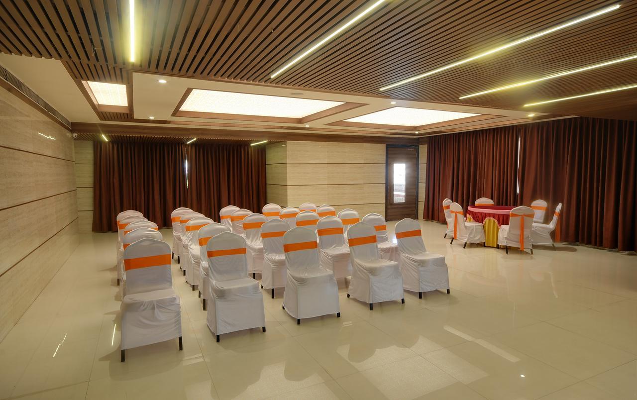 Shreeji Vatika Hotel Surat Exterior photo