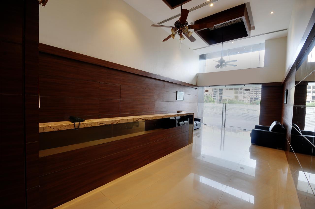 Shreeji Vatika Hotel Surat Exterior photo