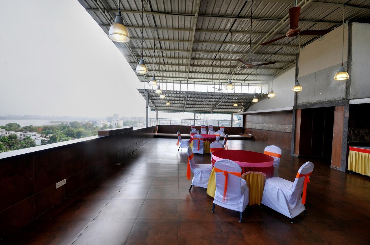 Shreeji Vatika Hotel Surat Exterior photo