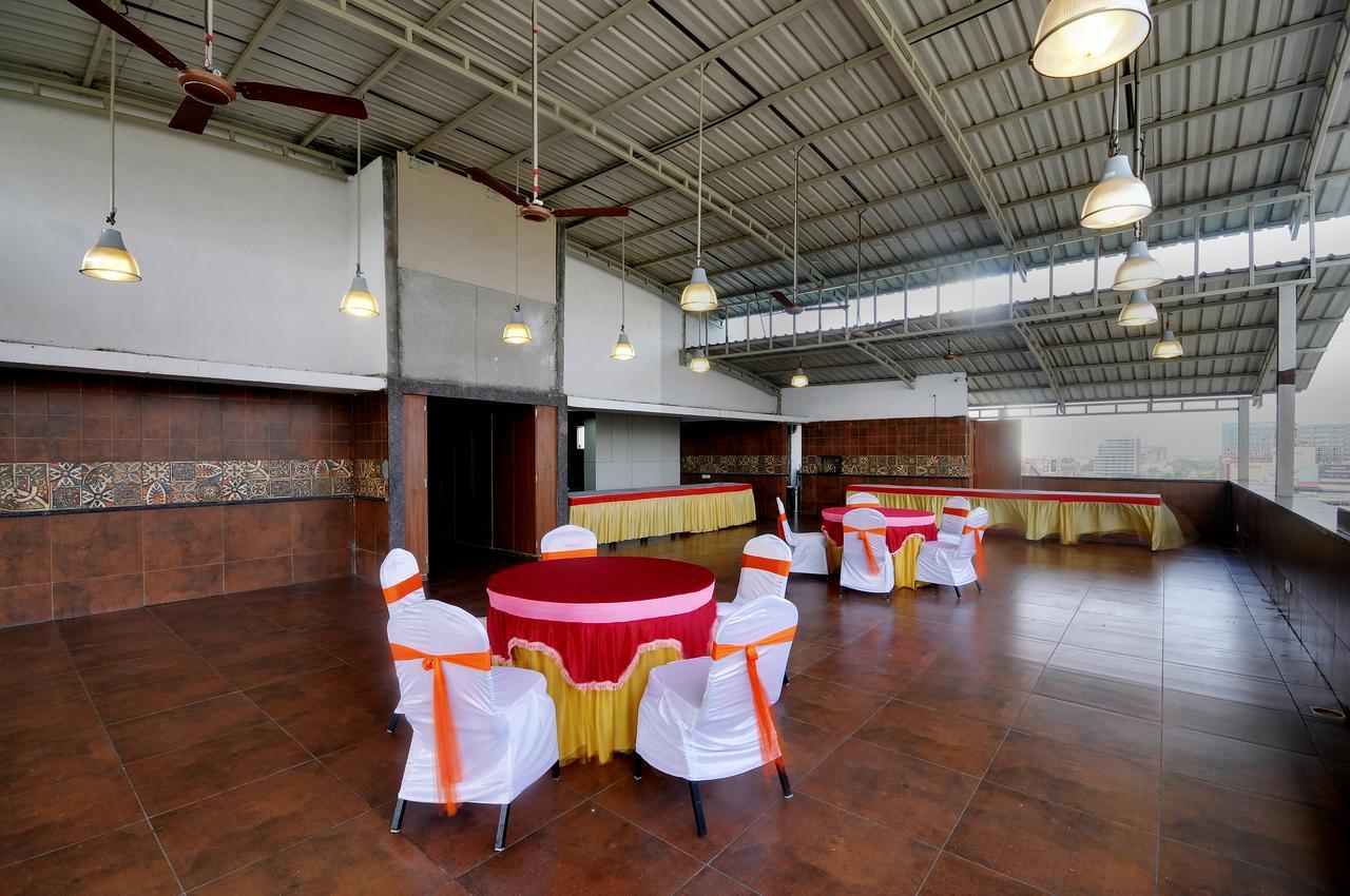 Shreeji Vatika Hotel Surat Exterior photo