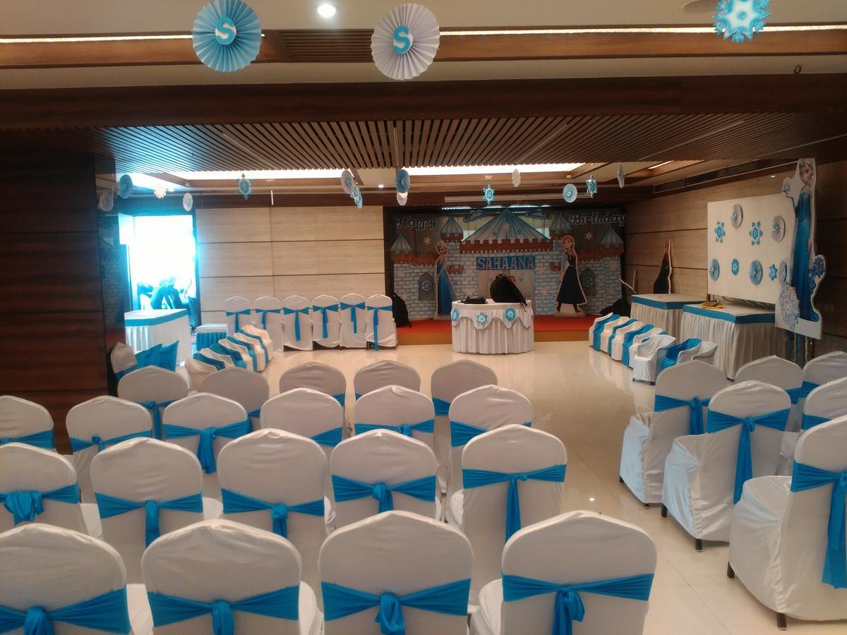 Shreeji Vatika Hotel Surat Exterior photo