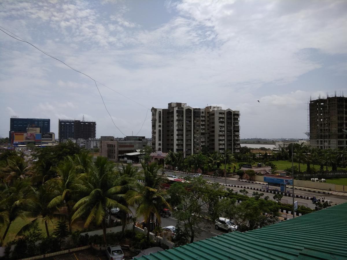 Shreeji Vatika Hotel Surat Exterior photo