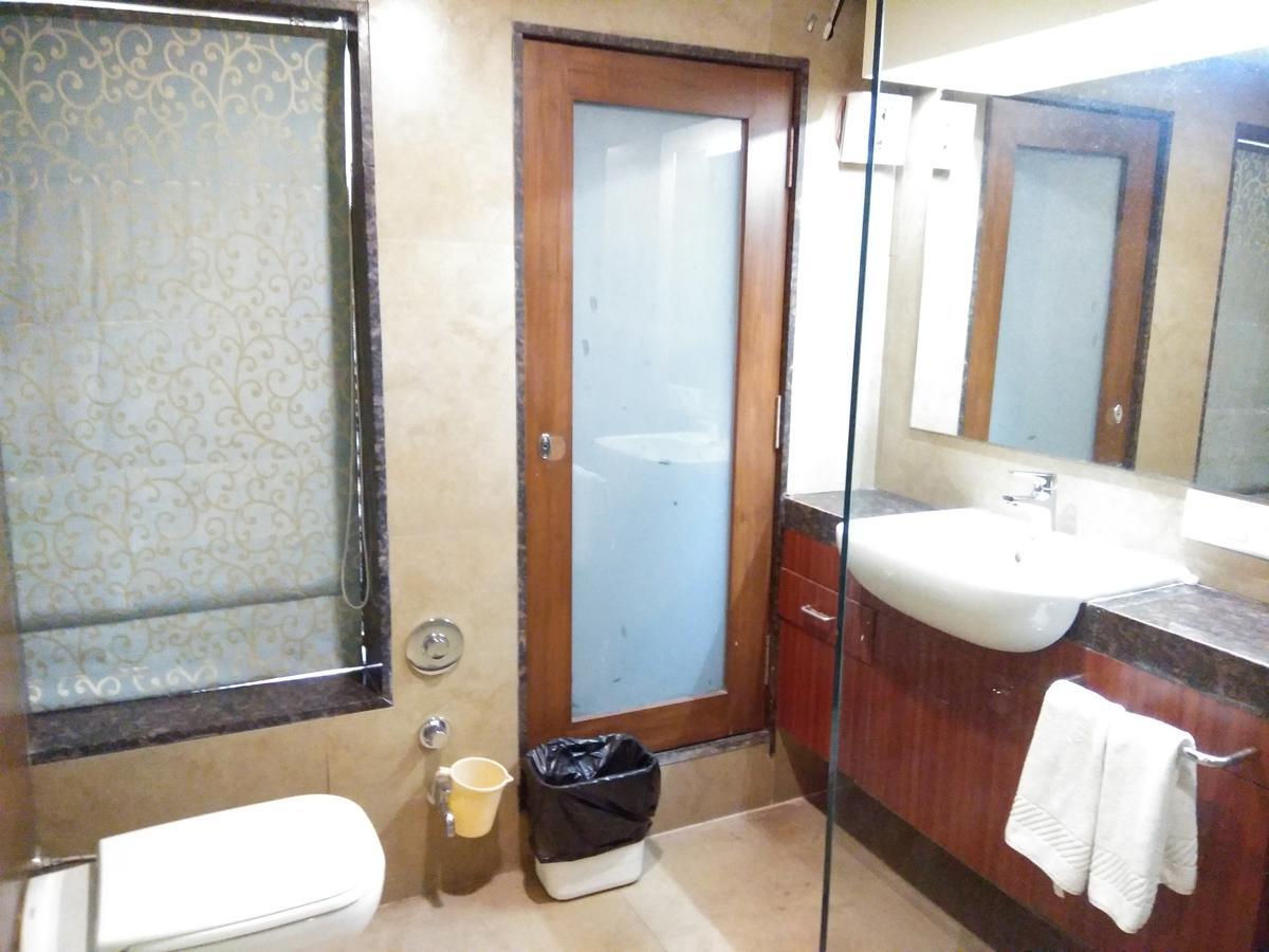 Shreeji Vatika Hotel Surat Exterior photo