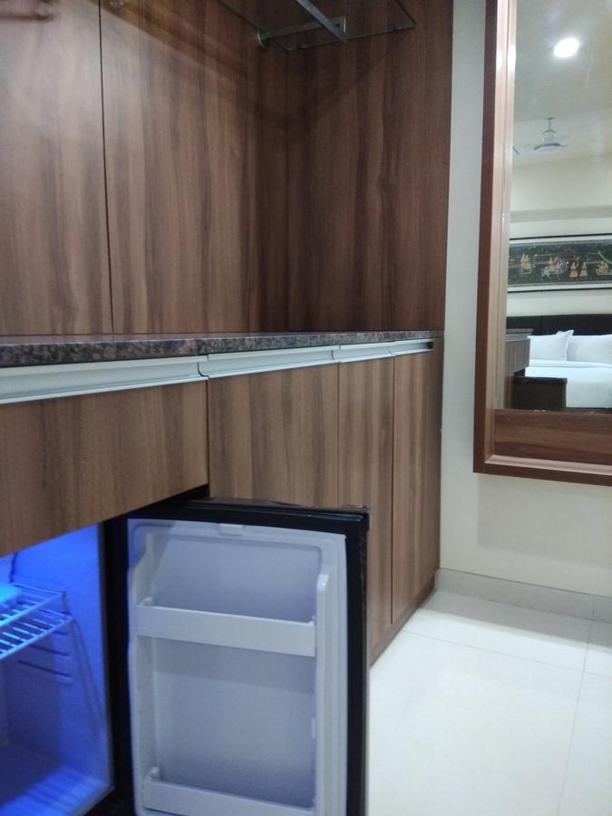 Shreeji Vatika Hotel Surat Exterior photo