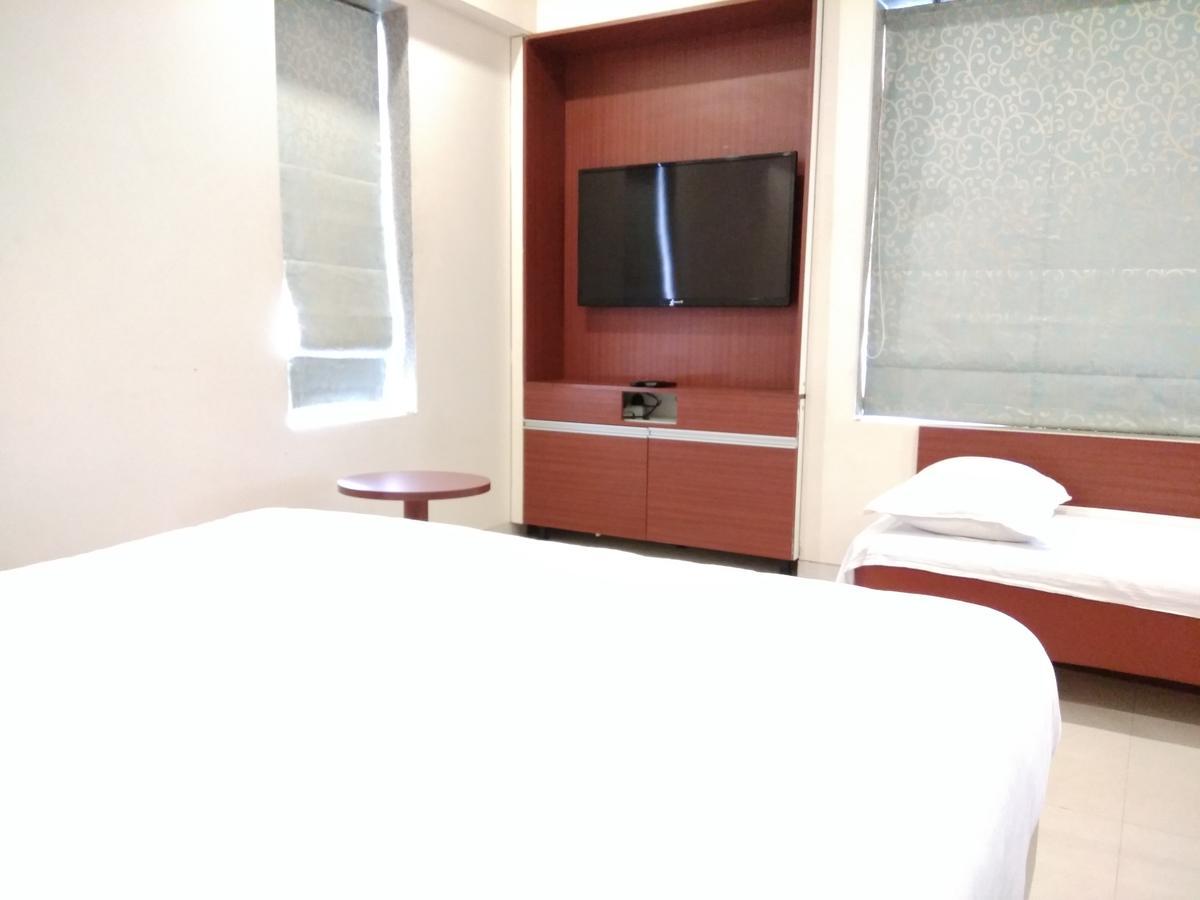 Shreeji Vatika Hotel Surat Exterior photo