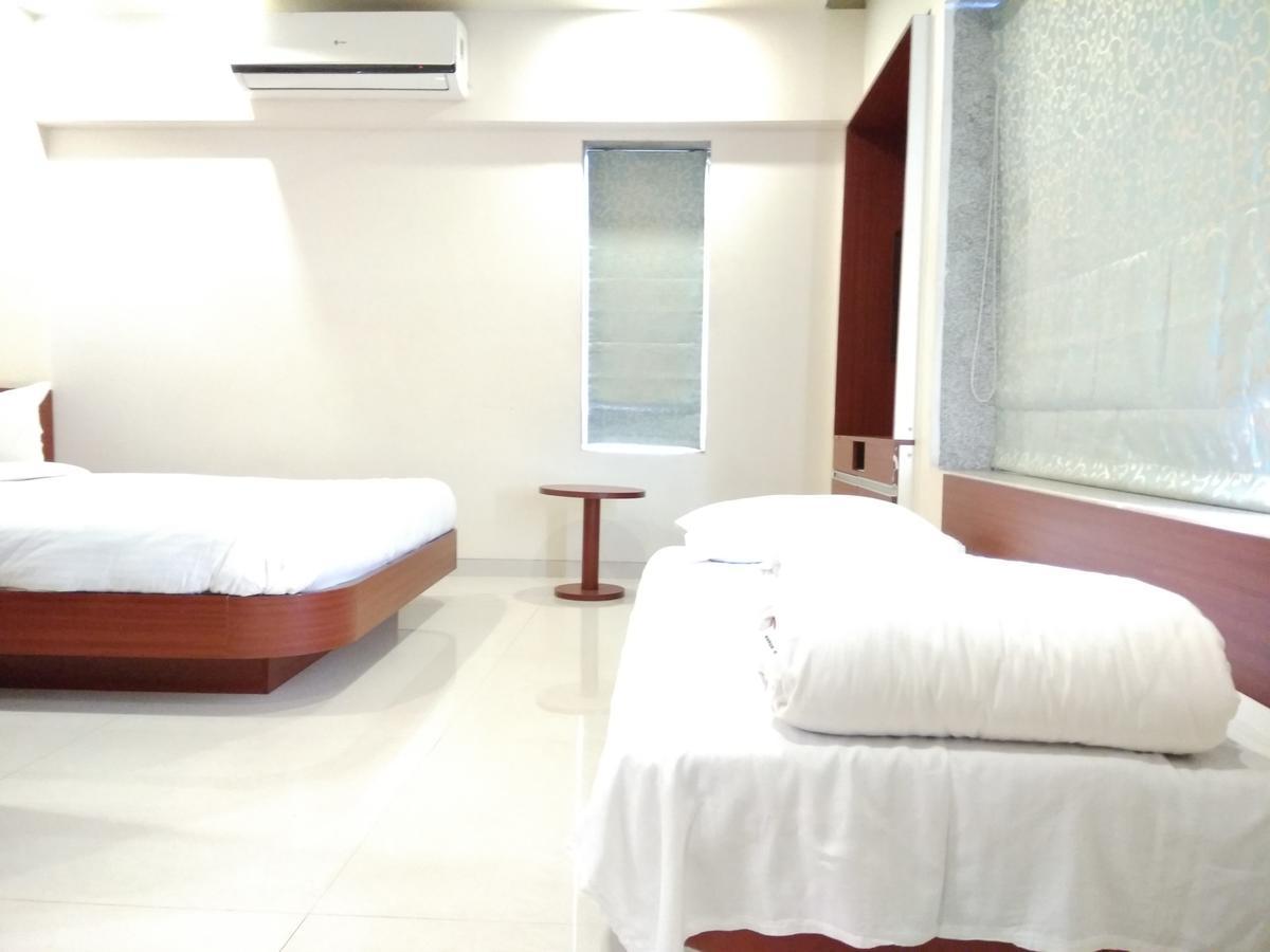 Shreeji Vatika Hotel Surat Exterior photo