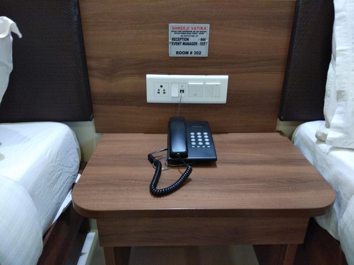 Shreeji Vatika Hotel Surat Exterior photo