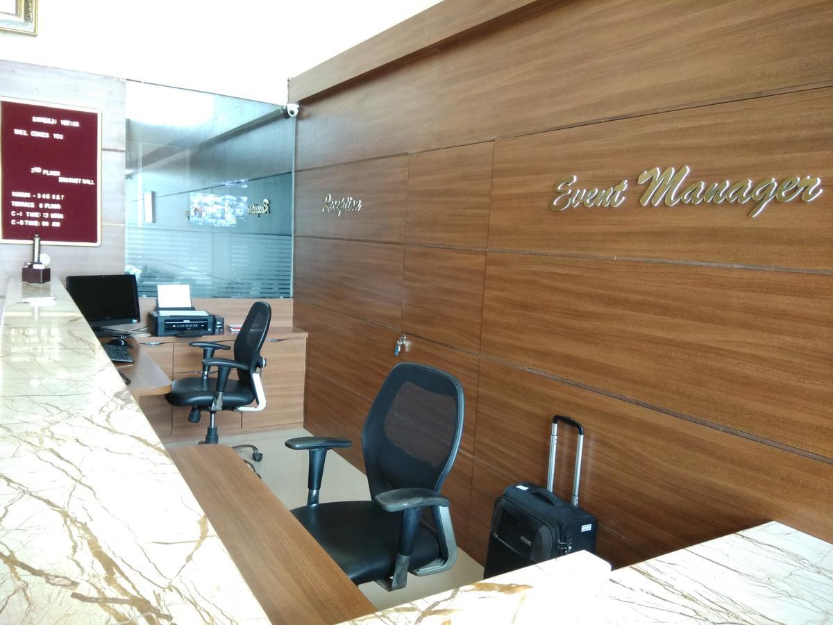 Shreeji Vatika Hotel Surat Exterior photo