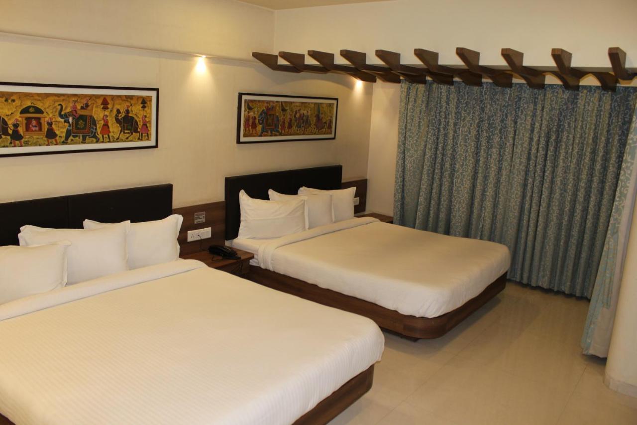 Shreeji Vatika Hotel Surat Exterior photo