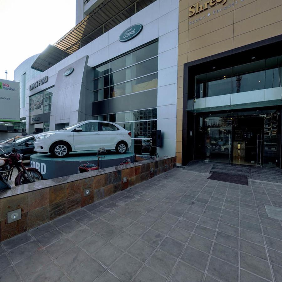 Shreeji Vatika Hotel Surat Exterior photo